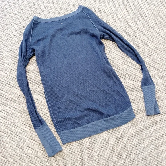 Lululemon Athletica Blue Gray reversible Waffle Boat Neck long Sweater womens 6 - Picture 5 of 5
